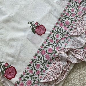 COPY - scalloped tablecloth en rose tangle